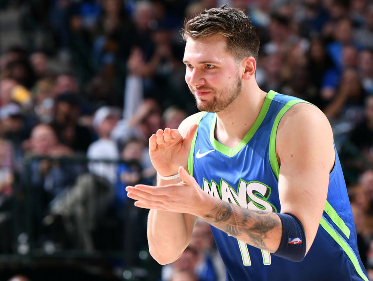 pg电子下载-球队新人李七表现抢眼，获得球迷喜爱