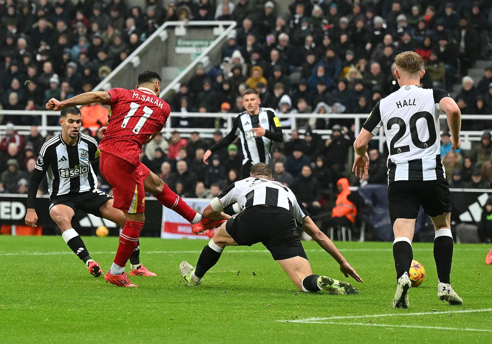 英超争冠焦点战，雷霆连续得分压制黄蜂